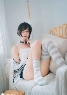 小受在公交车被八个男人强_4K在线观看电视