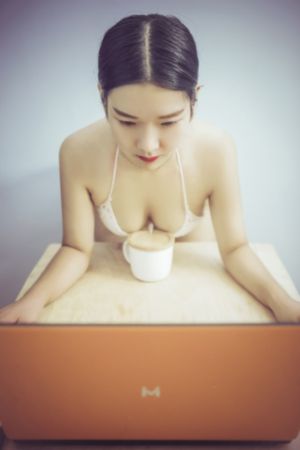 久草大_午夜在线观看完整版